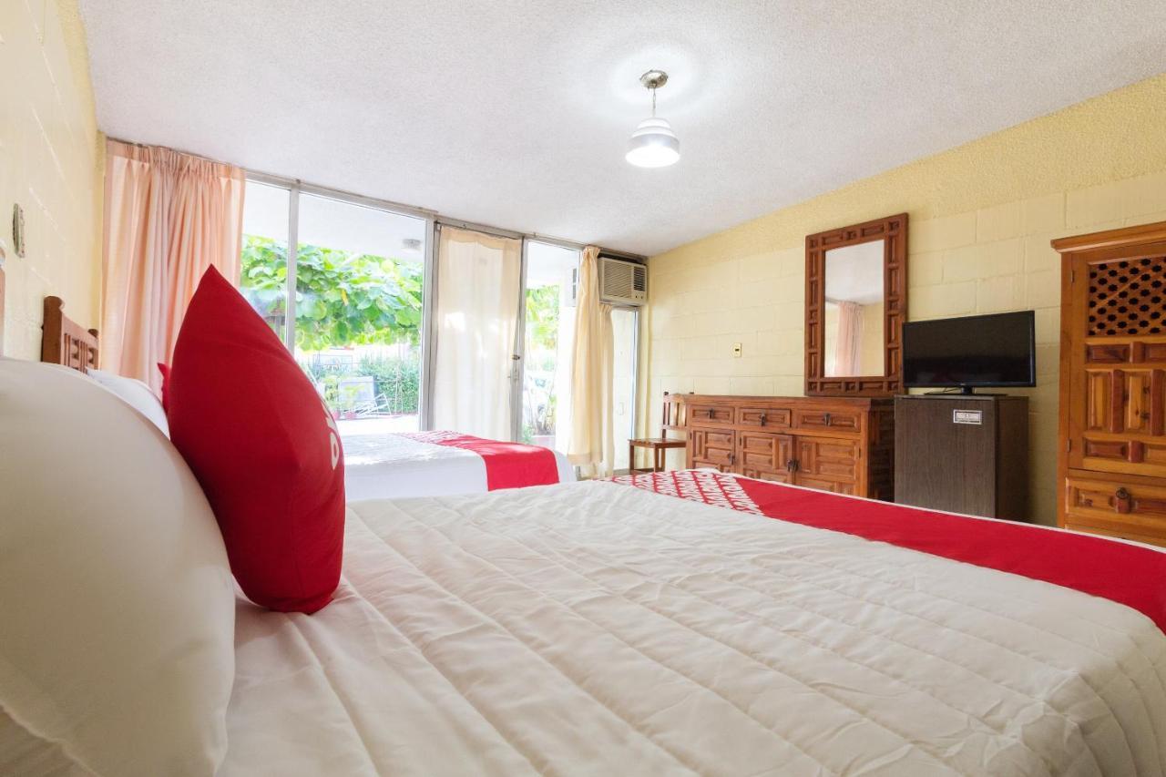 Oyo Camelinas Hotel 2*